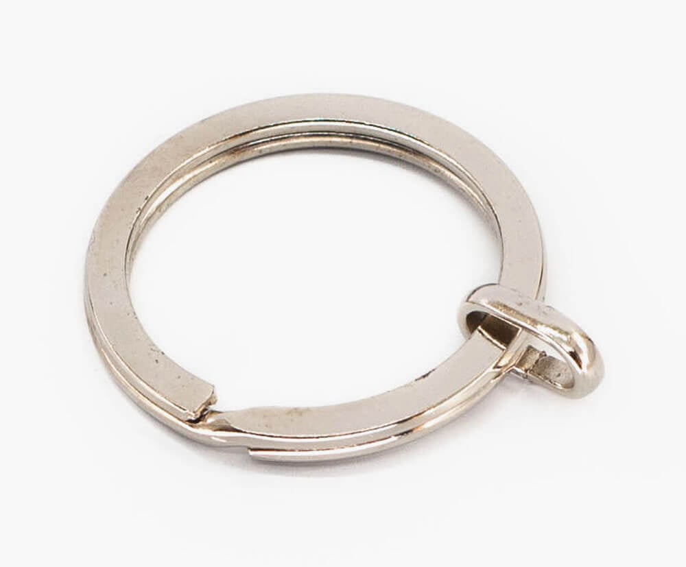 30mm flat metal split-ring can be plated in a range of finishes.