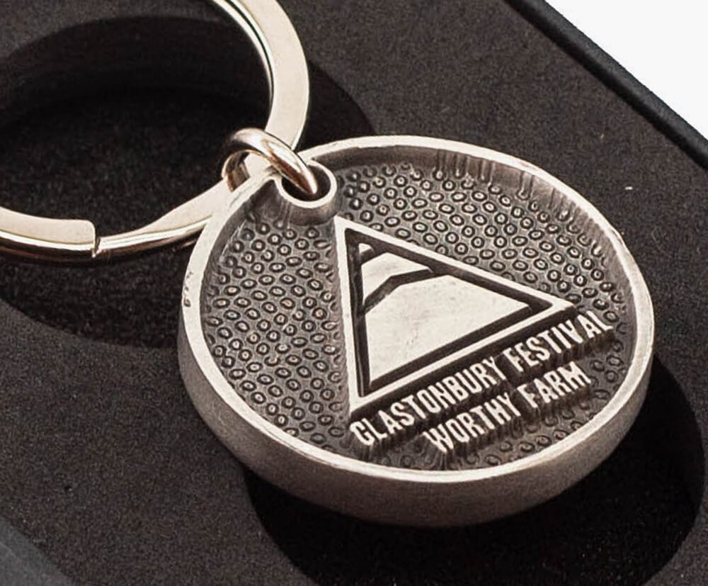 Metal keyring with an antique silver plating.