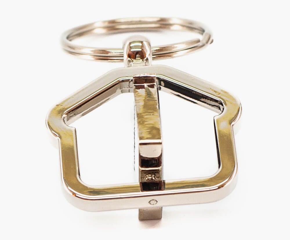 Spinning house-shaped keyring with a silver plating.